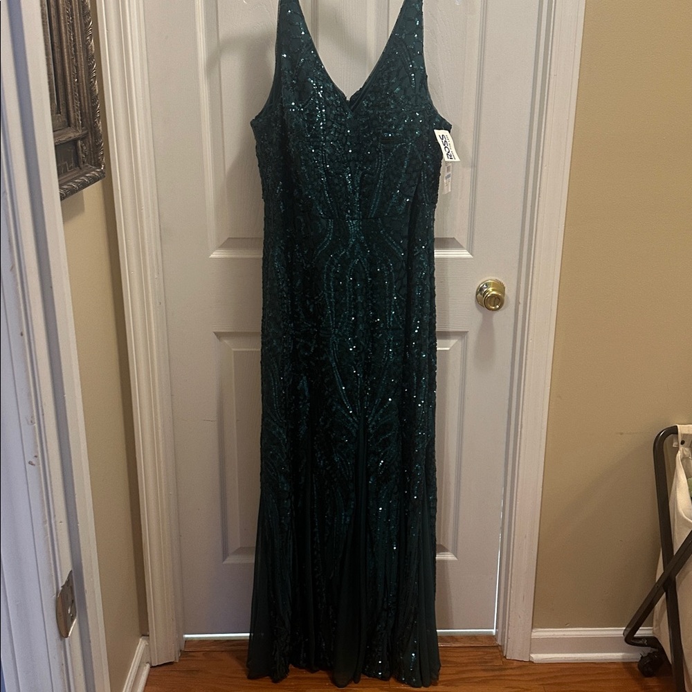 Formal/Prom Sequin V-Neck Dress Emerald Green - Picture 4 of 6